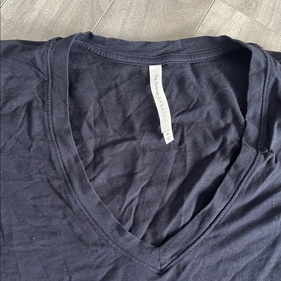 Babaton Aritzia The Group Basic V Neck Shirt - Picture 2 of 6
